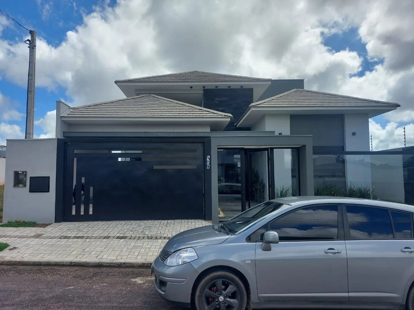Fachada de casa residencial executada pela ALS Construções